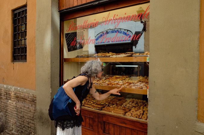 Looking through the window at traditional Italian cookies at the Biscotteria Innocenti in Trastevere Rome