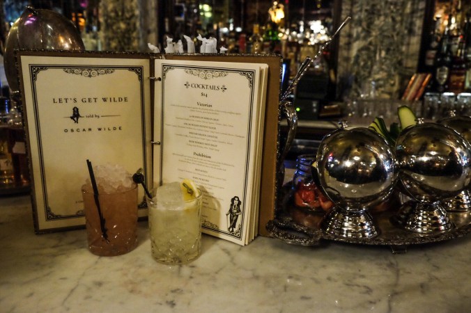 Cocktails in front of the Oscar Wilde menu